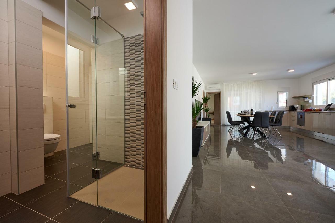 Luxury Villa Residence Zupanovic Трогир Екстериор снимка